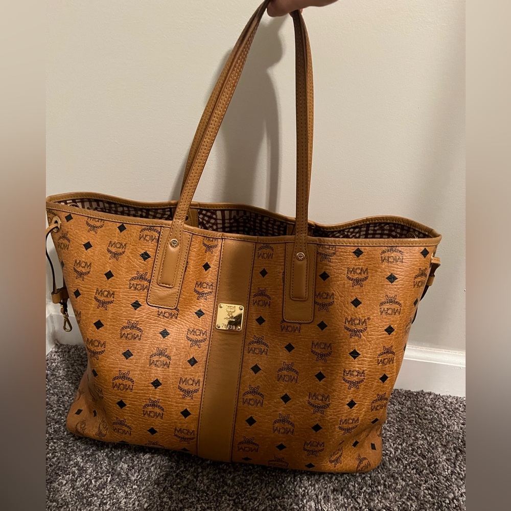 MCM Large Reversible Liz Shopper in Visetos